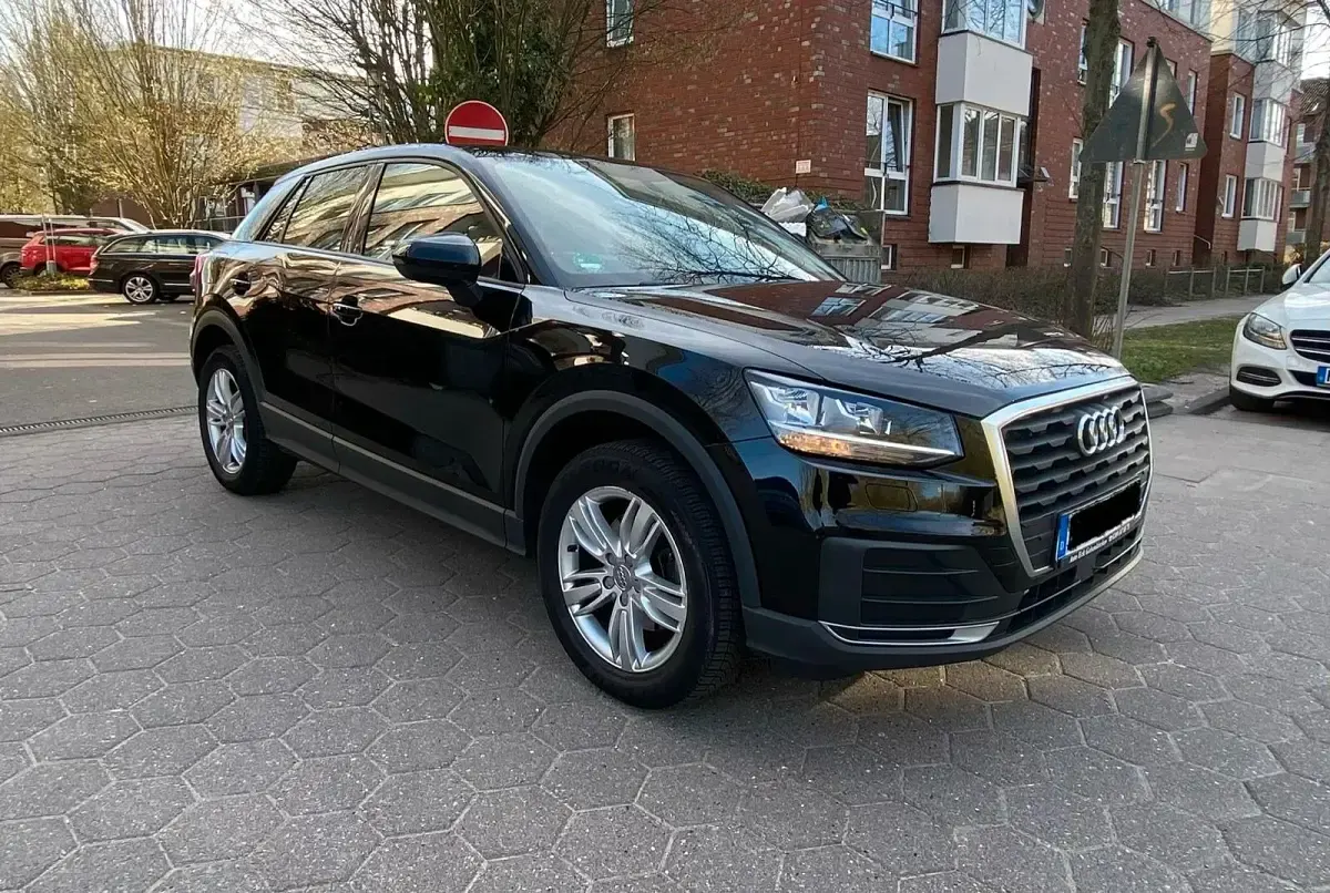 Usata Audi Q2 Basis 116 CV (85 kW) 2017 Nero SUV
