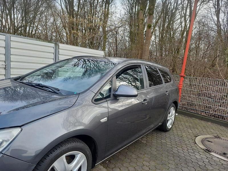 Gebraucht Opel Astra Edition 110 PS (80 kW) 2011 Grau Kombi