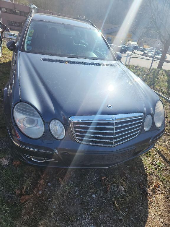 Second-hand Mercedes E200 184 CP (135 kW) 2008 Gri Berlinǎ