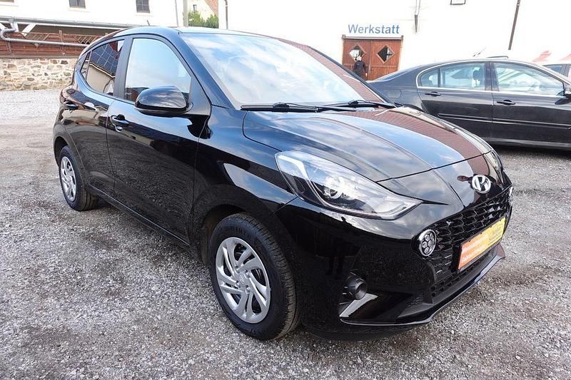 Gebraucht Hyundai i10 GO! 67 PS (49 kW) 2023 Schwarz Kleinwagen