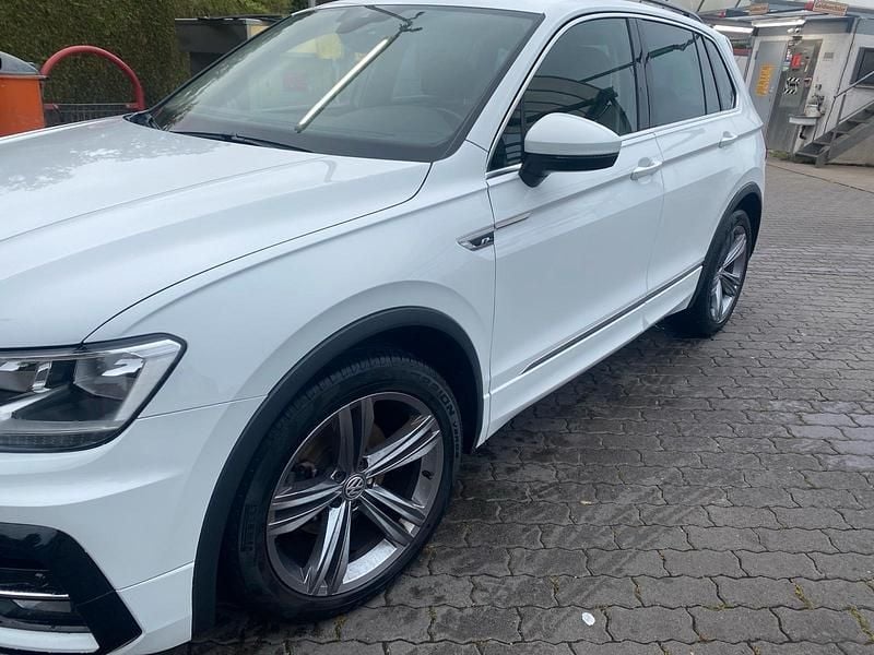 Weiß Gebraucht 2018 VW Tiguan SUV | 19.350 € (Fairer Preis) - Bild 1/4