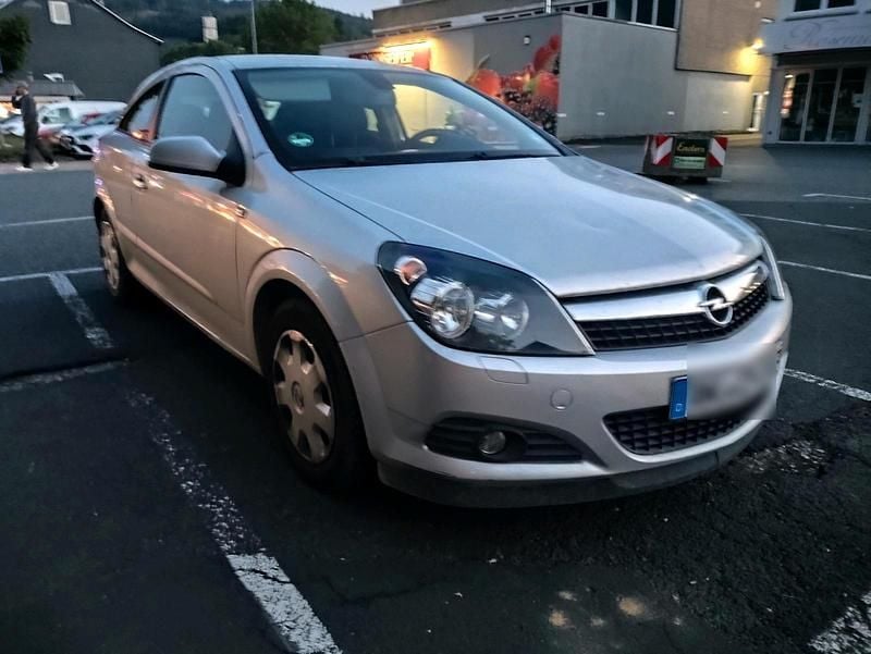 Silber Gebraucht 2007 Opel Astra GTC Limousine | 750 € (Superpreis) - Bild 1/4