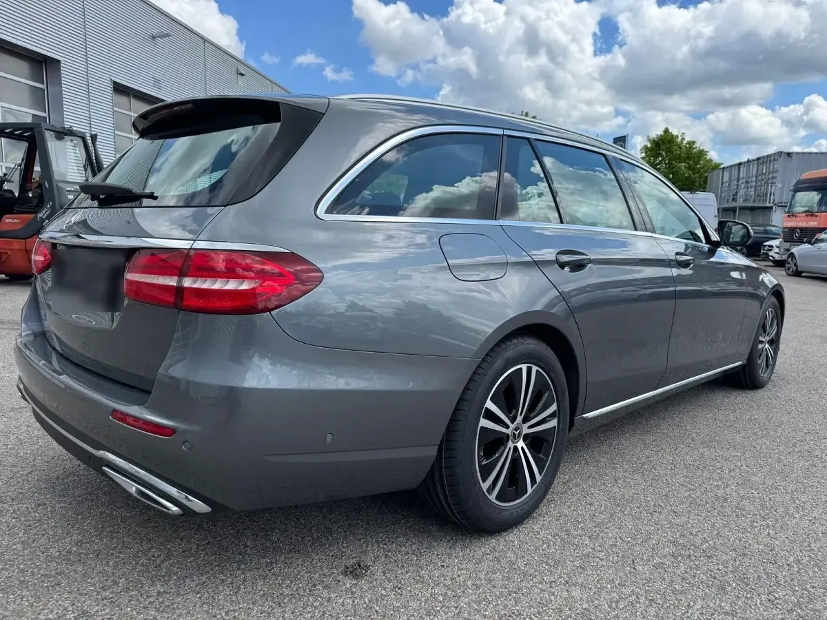 Usado Mercedes E200 Avantgarde 160 CV (117 kW) 2019 Gris Familiar
