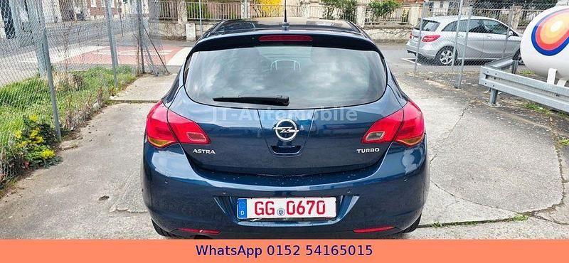 Gebraucht Opel Astra Edition 140 PS (102 kW) 2011 Blau Limousine