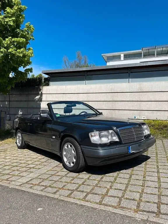 Gebraucht Mercedes E200 Sportline 136 PS (100 kW) 1996 Schwarz Cabrio