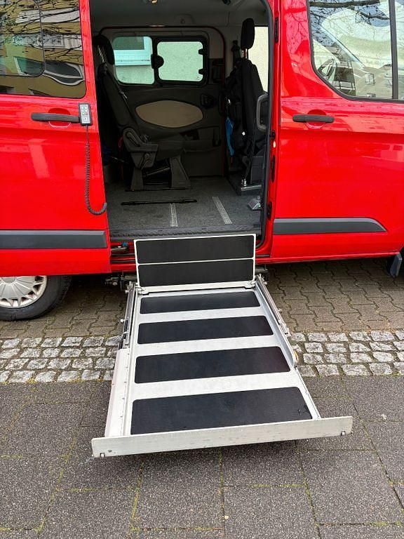 Gebraucht Ford Tourneo Trend 125 PS (91 kW) 2015 Rot Van / Kleinbus