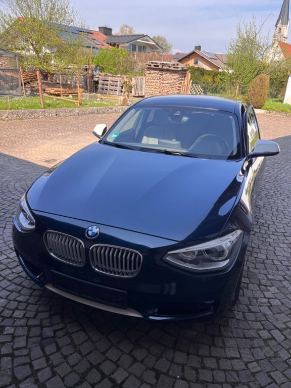 Blau Gebraucht 2011 BMW 116 Urban Line Kleinwagen | 6.500 € (Guter Preis) - Bild 1/4