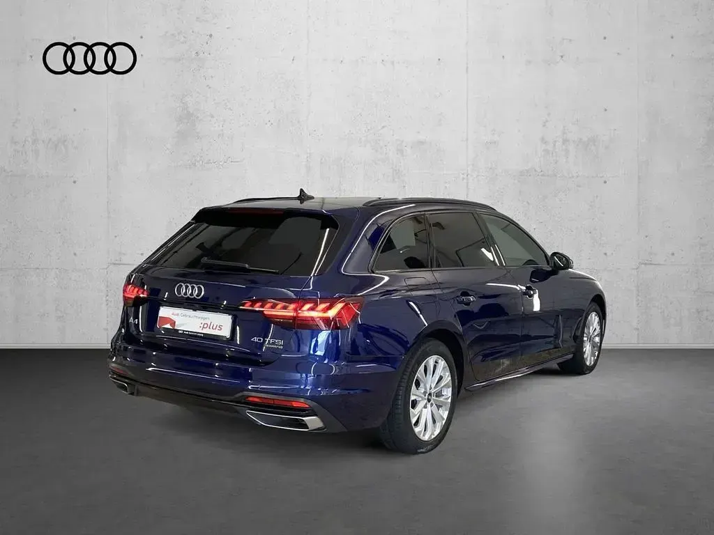 Gebraucht Audi A4 Ambiente 204 PS (150 kW) 2022 Navarrablau metallic Kombi