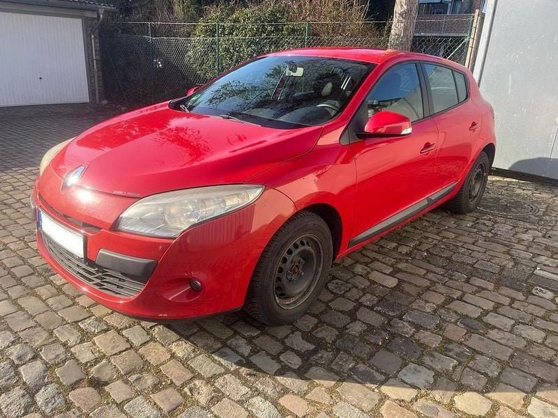 Gebraucht Renault Mégane Authentique 101 PS (74 kW) 2010 Rot Limousine