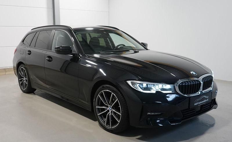 Schwarz Gebraucht 2022 BMW 320 Advantage Kombi | 26.950 € (Guter Preis) - Bild 1/4