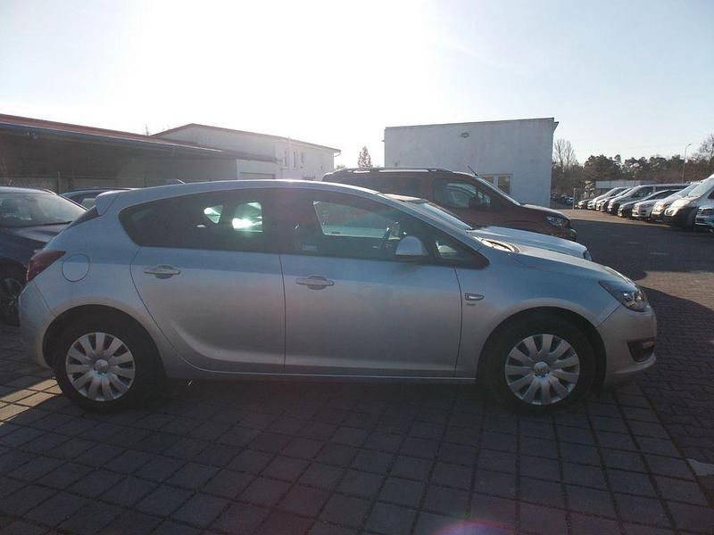 Gebraucht Opel Astra Energy 140 PS (102 kW) 2014 Silber Limousine
