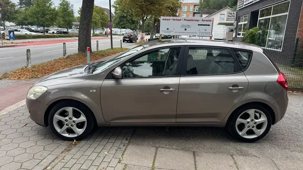 Gebraucht Kia Ceed 122 PS (89 kW) 2008 Beige Kleinwagen