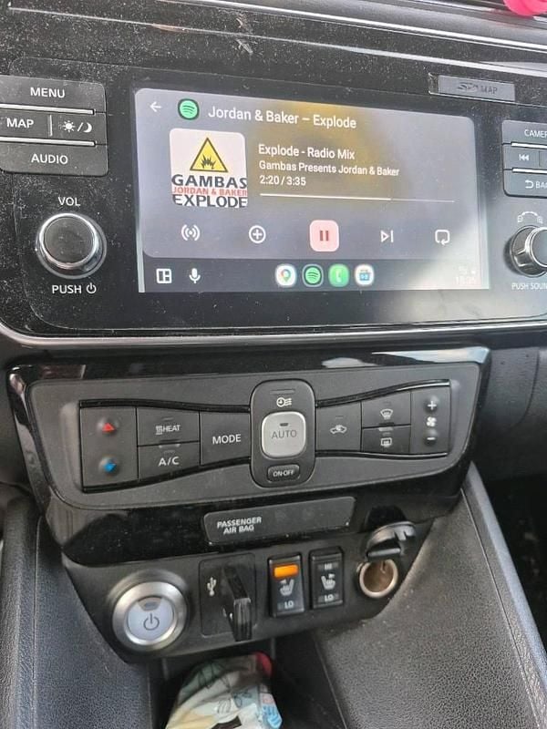 Gebraucht Nissan Leaf Tekna 110 kW (150 PS) 2018 Weiß Kleinwagen