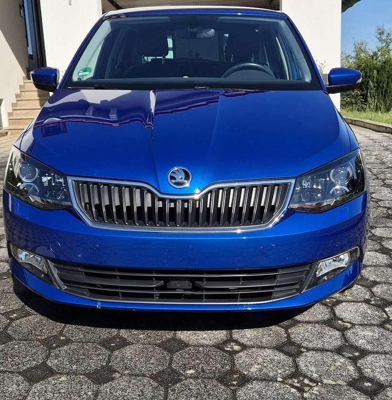 Blau Gebraucht 2016 Skoda Fabia Joy Kleinwagen | 9.900 € (Fairer Preis) - Bild 1/4