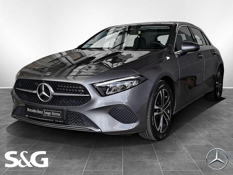 Metalliclack mountaingrau Gebraucht 2024 Mercedes A180 Progressive Limousine | 27.490 € (Guter Preis) - Bild 1/4