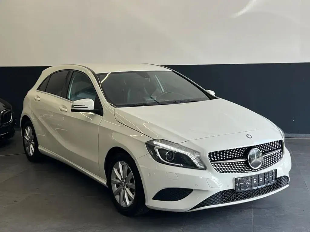 Gebraucht Mercedes A180 Urban 122 PS (89 kW) 2012 Weiß Kleinwagen