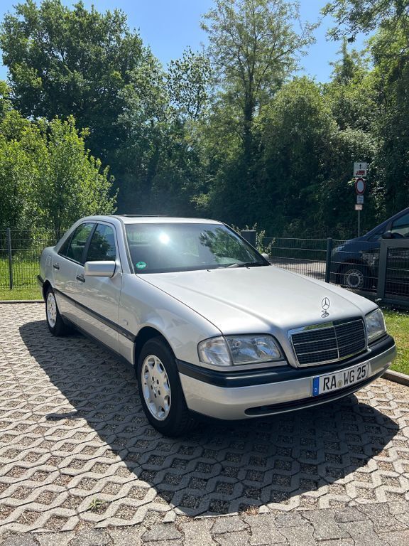 Silber Gebraucht 1996 Mercedes C180 Classic Limousine | 5.298 € (Teuer) - Bild 1/4