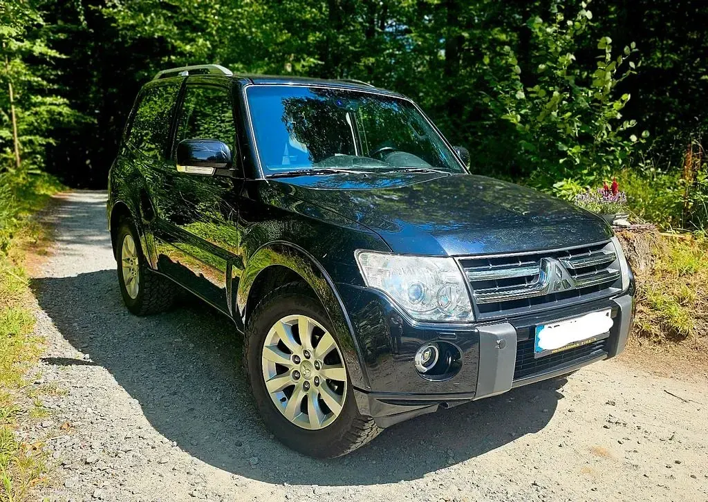 Gebraucht Mitsubishi Pajero Instyle 200 PS (147 kW) 2011 Schwarz SUV