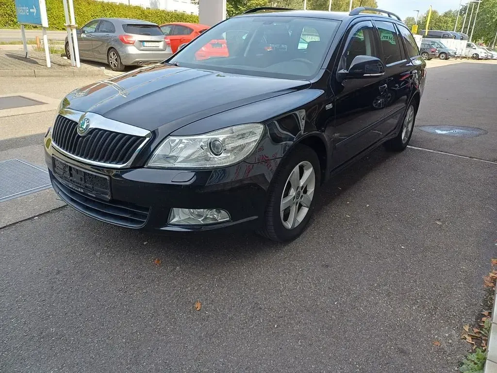 Gebraucht Skoda Octavia Family 140 PS (102 kW) 2012 Schwarz Kombi