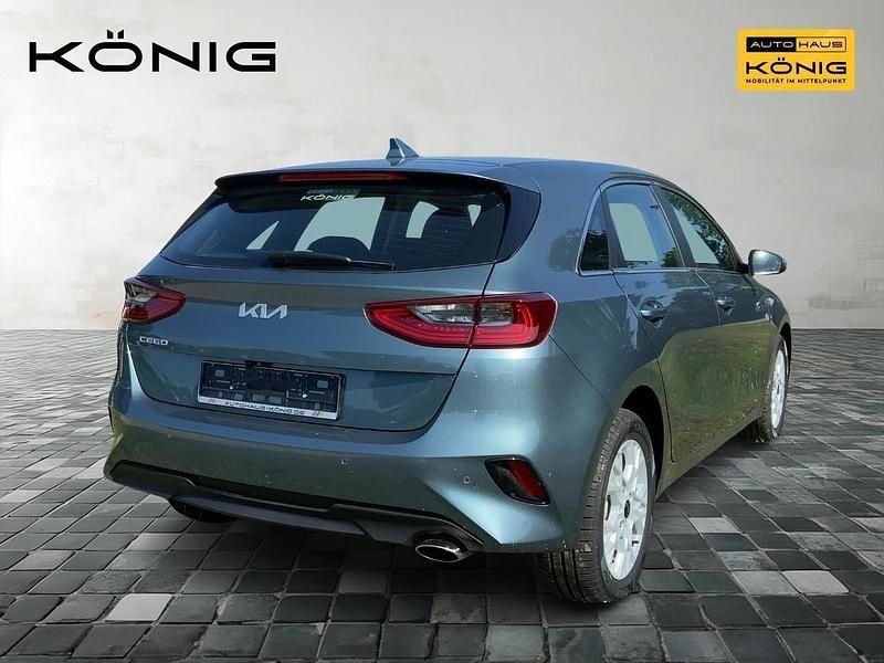 Neu Kia Ceed Vision 140 PS (102 kW) 2025 Grau Kleinwagen