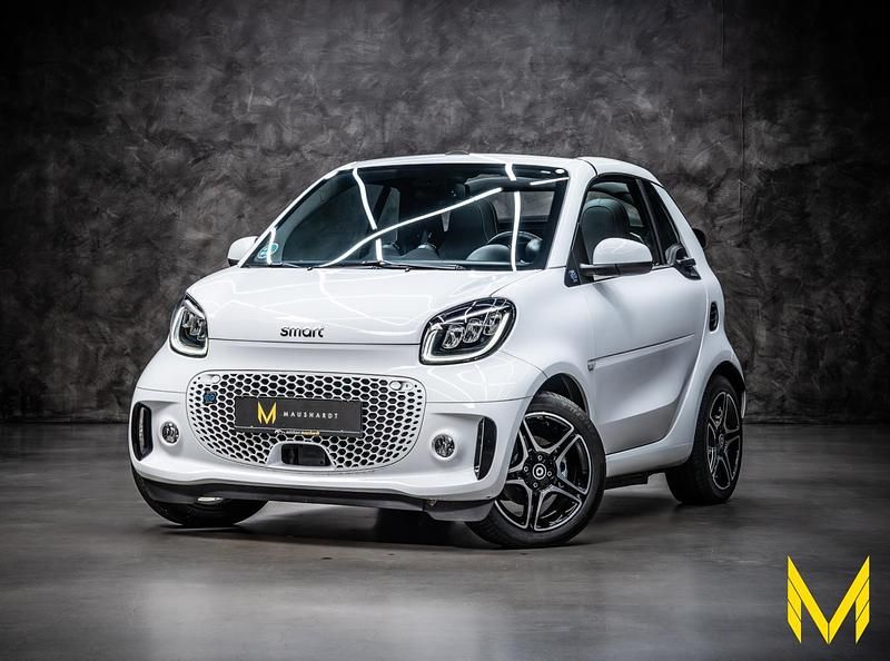 Weiß Gebraucht 2023 Smart ForTwo Electric Drive Prime Exclusive Cabrio | 26.666 € - Bild 1/4