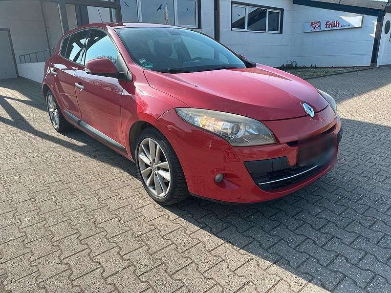 Gebraucht Renault Mégane Luxe 131 PS (96 kW) 2011 Rot Limousine