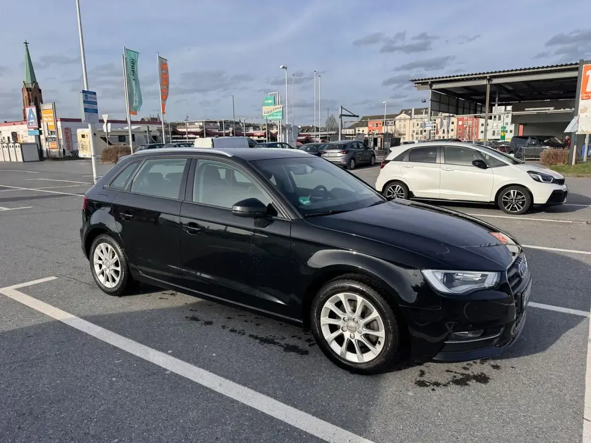 Gebraucht Audi A3 Attraction 125 PS (91 kW) 2016 Schwarz Limousine