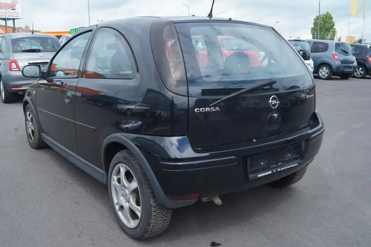 Usado Opel Corsa Edition 80 HP (58 kW) 2006 Preto Citadino
