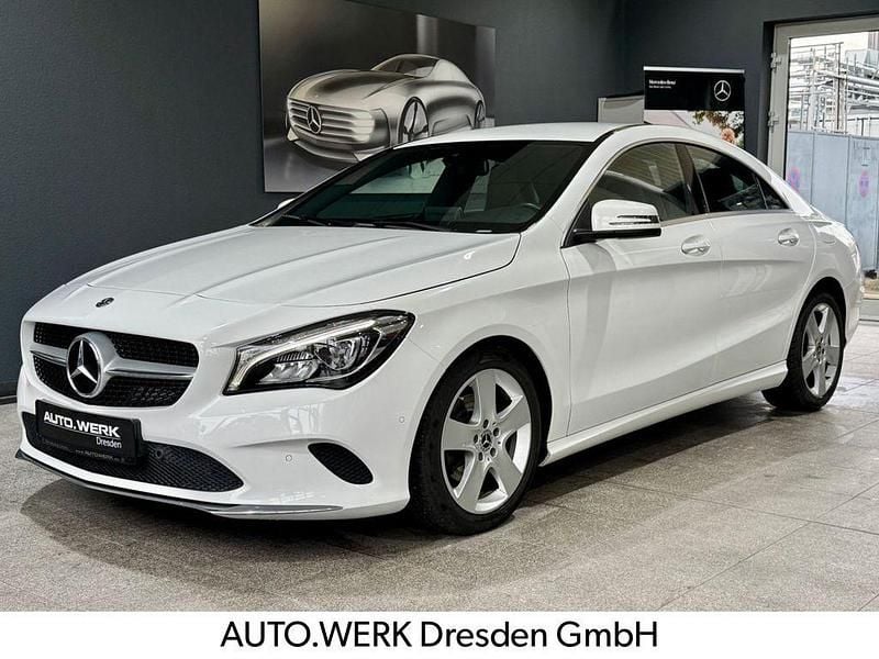 Weiß Gebraucht 2018 Mercedes CLA180 Urban Limousine | 15.990 € (Fairer Preis) - Bild 1/3