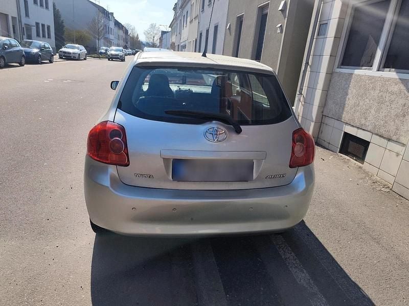 Gebraucht Toyota Auris 101 PS (74 kW) 2010 Grau Kleinwagen