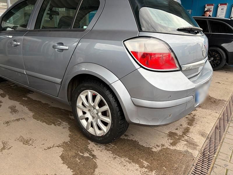 Gebraucht Opel Astra 105 PS (77 kW) 2005 Kleinwagen