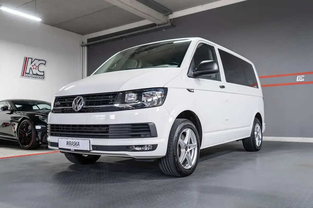 Gebraucht VW Multivan Trendline 150 PS (110 kW) 2018 Weiß Van / Kleinbus