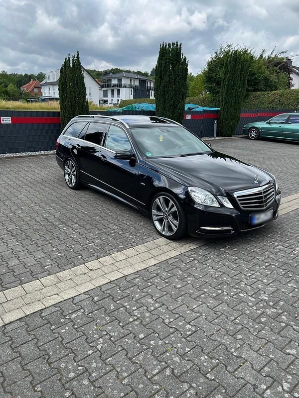 Gebraucht Mercedes E350 Avantgarde 265 PS (194 kW) 2011 Schwarz Kombi