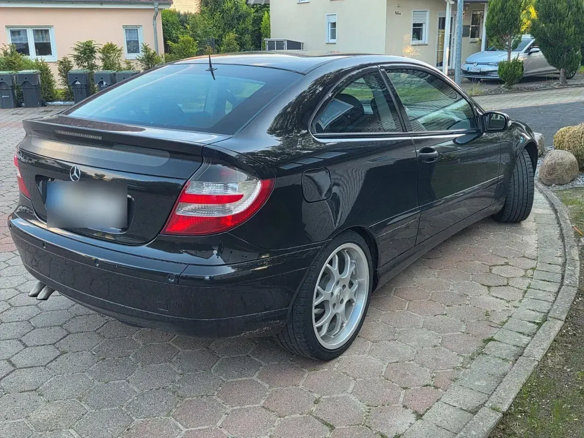 Gebraucht Mercedes C220 150 PS (110 kW) 2004 Schwarz Coupé
