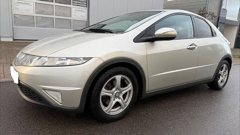 Silber Gebraucht 2007 Honda Civic Limousine | 7.600 € (Fairer Preis) - Bild 1/4