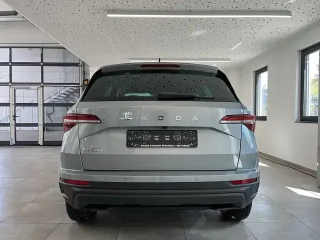 Neu Skoda Karoq Selection 116 PS (85 kW) 2026 Silber SUV