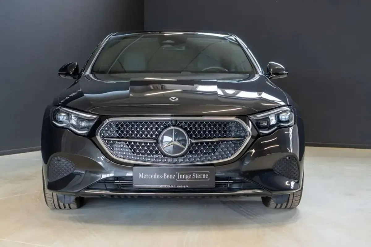 Gebraucht Mercedes E400 Avantgarde 252 PS (185 kW) 2025 Graphitgrau metallic Limousine