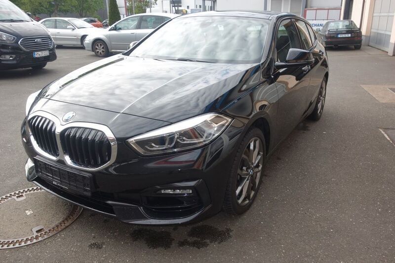 Schwarz Gebraucht 2023 BMW 120 Sport Line Kleinwagen | 26.700 € (Etwas zu teuer) - Bild 1/4