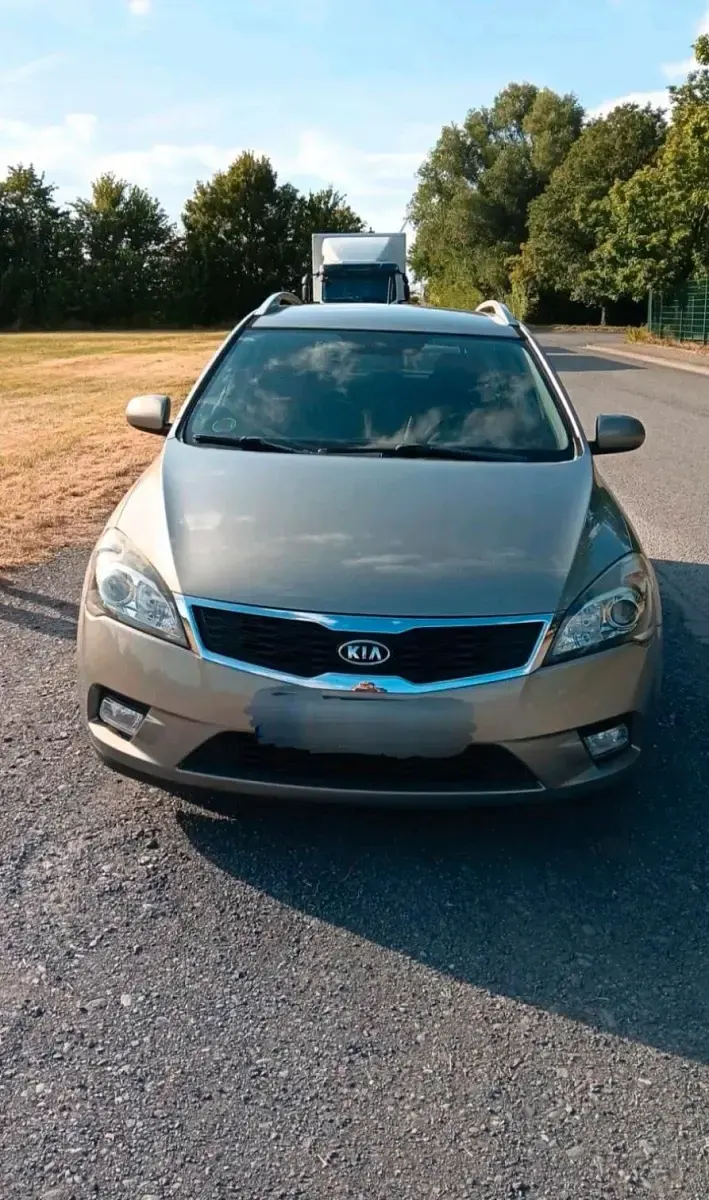 Gebraucht Kia Ceed Sportswagon 90 PS (66 kW) 2011 Silber Kombi