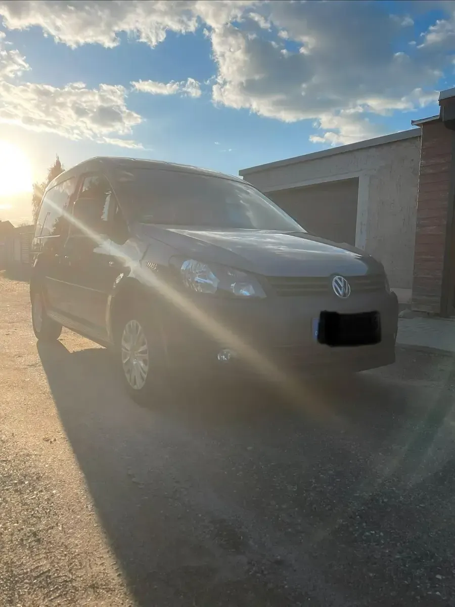 Usado VW Caddy 102 HP (75 kW) 2015 Cinzento Monovolume