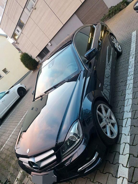 Schwarz Gebraucht 2011 Mercedes 250 Coupé | 11.900 € (Fairer Preis) - Bild 1/4