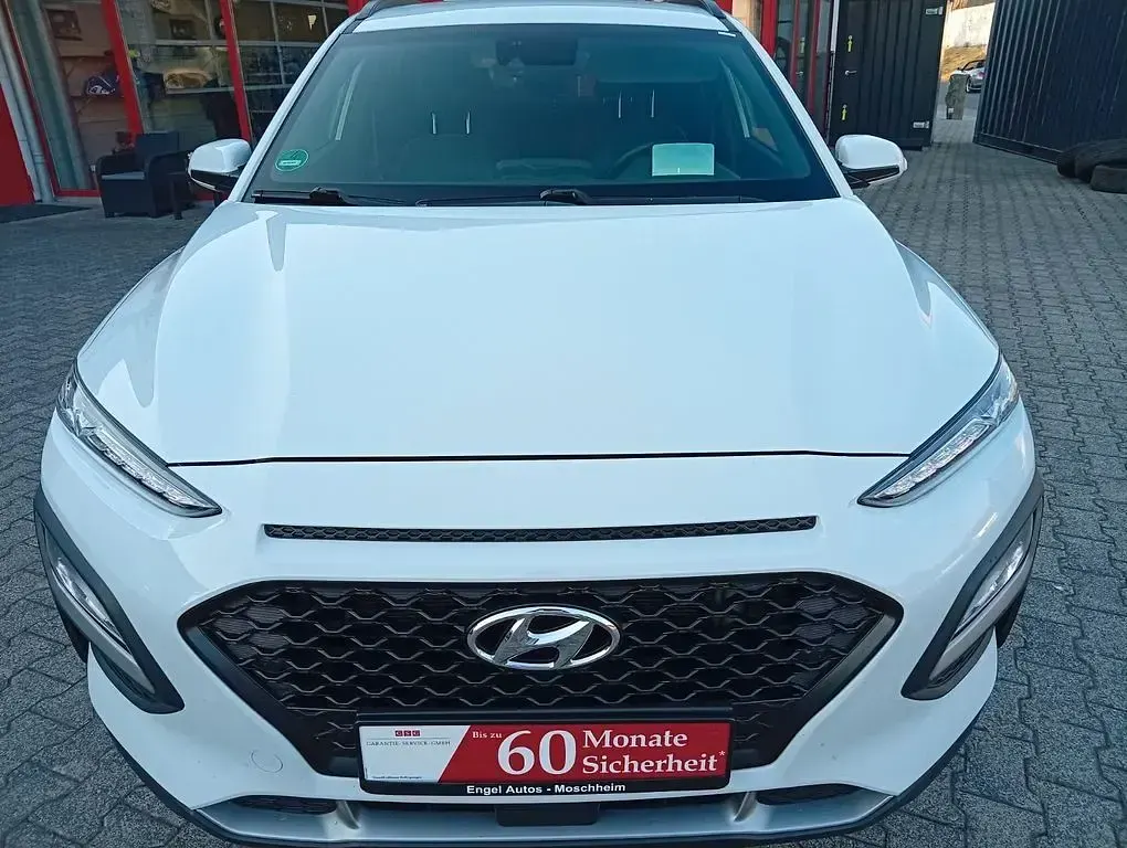 Gebraucht Hyundai Kona YES! 120 PS (88 kW) 2020 Weiß SUV