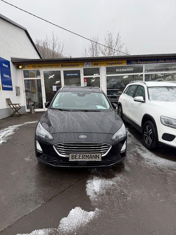 Schwarz Gebraucht 2021 Ford Focus Titanium Limousine | 19.990 € (Teuer) - Bild 1/4