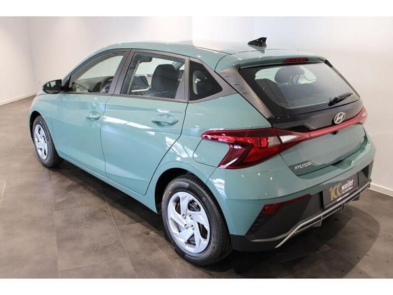 Neu Hyundai i20 Select 101 PS (74 kW) 2025 Gruen Limousine