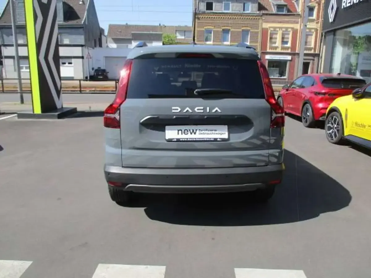 Gebraucht Dacia Jogger Expression 110 PS (80 kW) 2023 Städtisches grau Van / Kleinbus