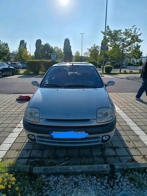 Silber Gebraucht 2001 Renault Clio II Kleinwagen | 1.890 € - Bild 1/4