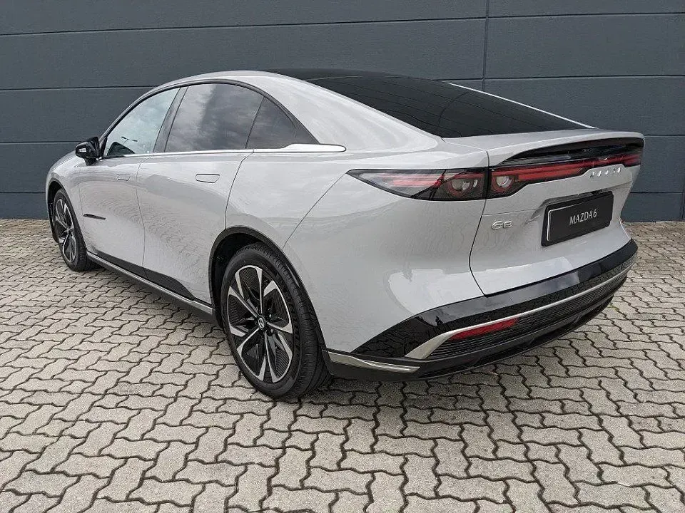 Neu Mazda 6e Takumi-Line 189 kW (258 PS) 2026 Grau Limousine