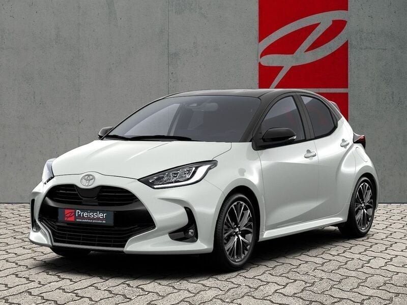 Platinum weiß / dach schwarz Neu 2024 Toyota Yaris Hybrid Plus Limousine | 28.967 € (Fairer Preis) - Bild 1/1