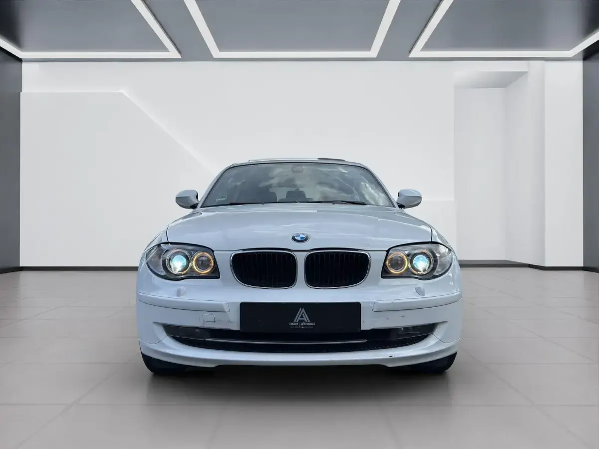 Gebraucht BMW 120 Advantage 177 PS (130 kW) 2011 Weiß Kleinwagen