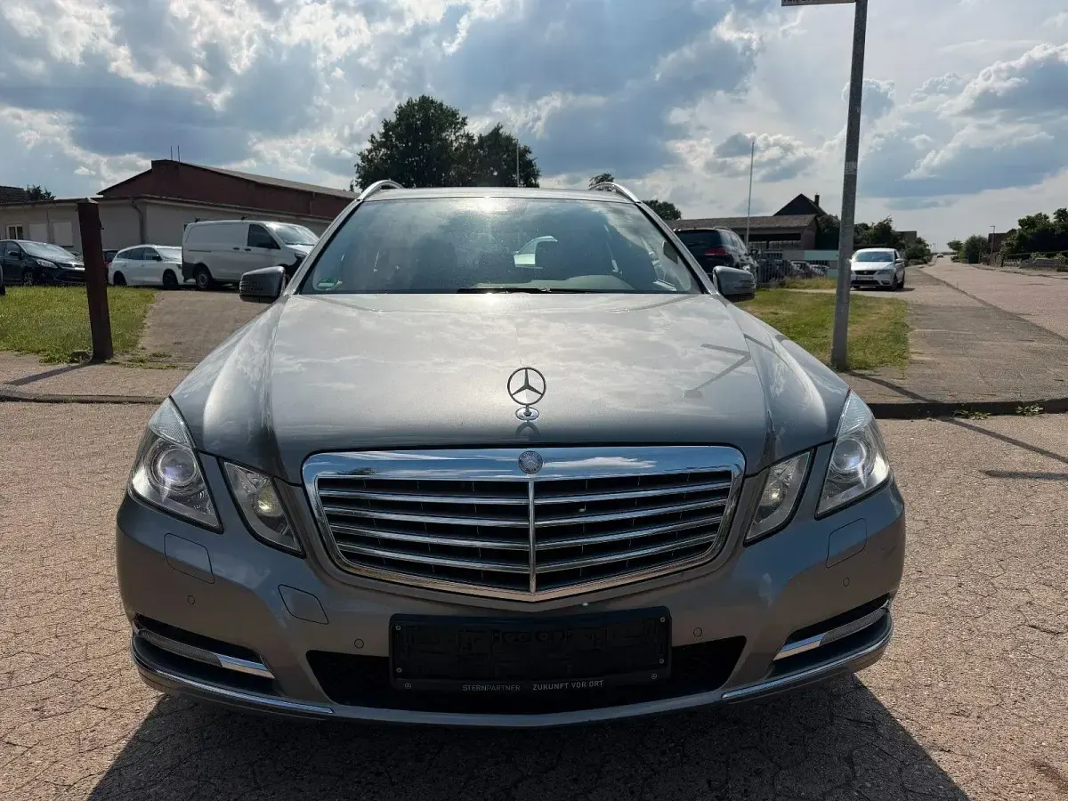 Gebraucht Mercedes E200 Elegance 184 PS (135 kW) 2012 Grau Kombi